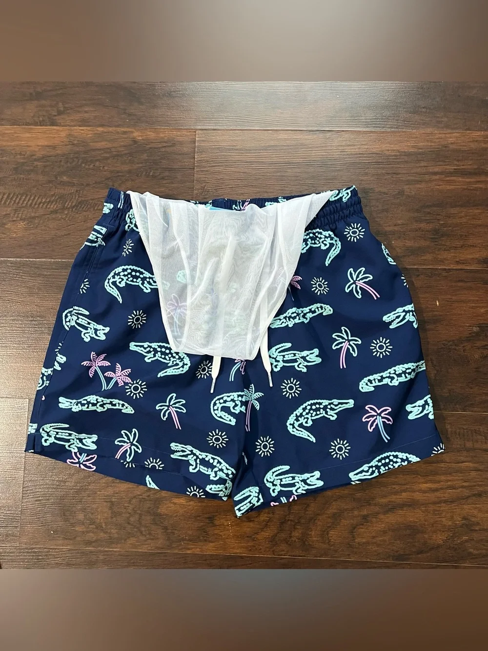 Chubbies The Neon Glades Navy Alligator Palm Swim Trunks 5.5” Lined Mens L
